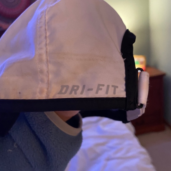 WOMENS NIKE HAT - Picture 2 of 4